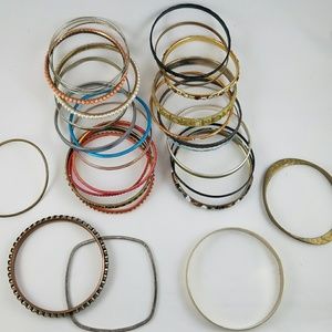 Bundle of 29 colorful bangles!